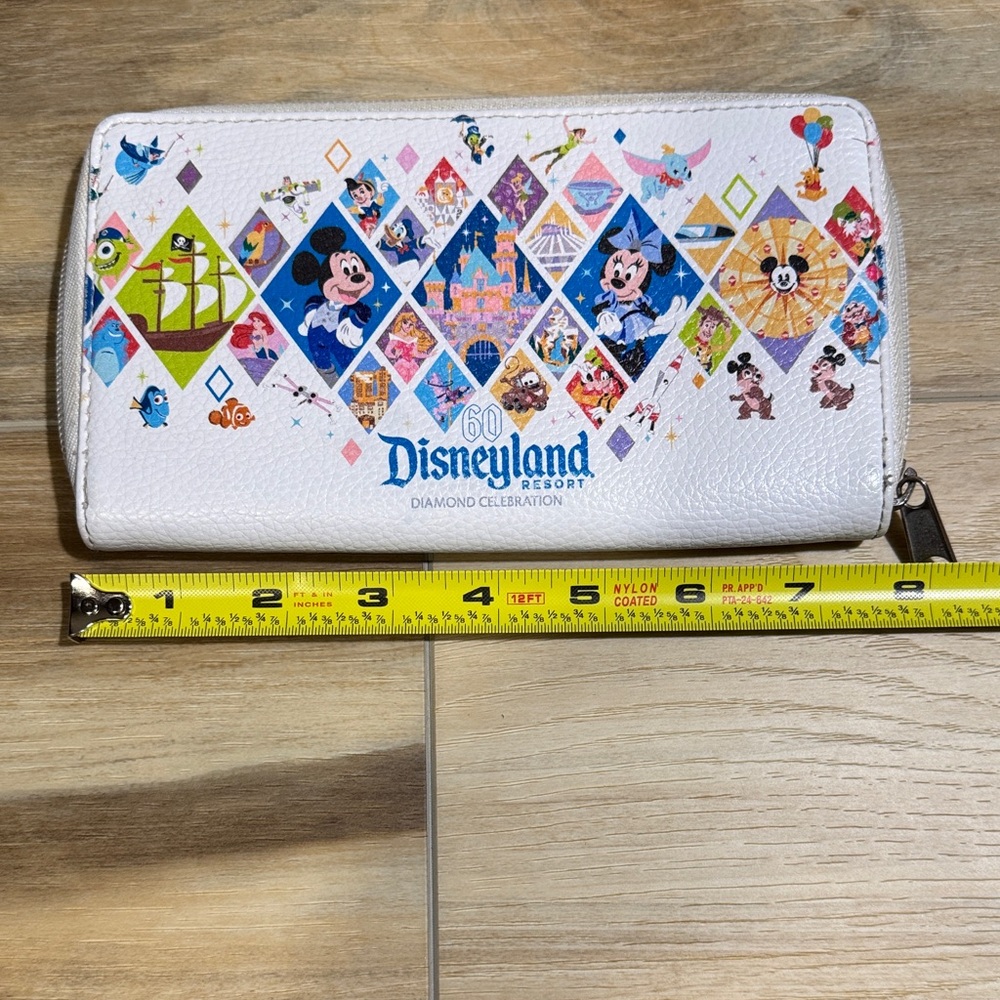 Disneyland 60th Anniversary “Diamond Celebration” Wallet - Picture 5 of 8